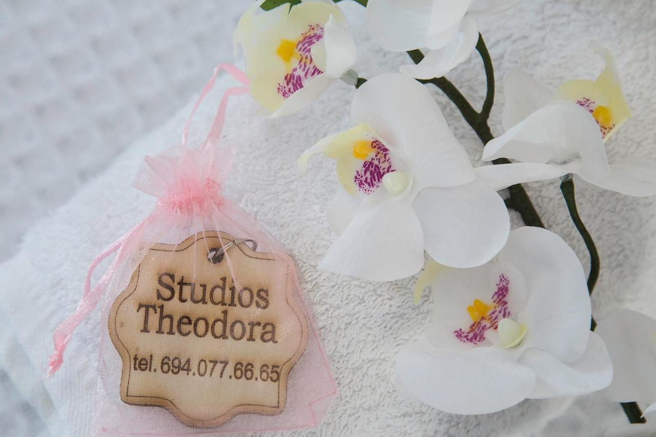 Theodora Rooms Poros Town Eksteriør bilde