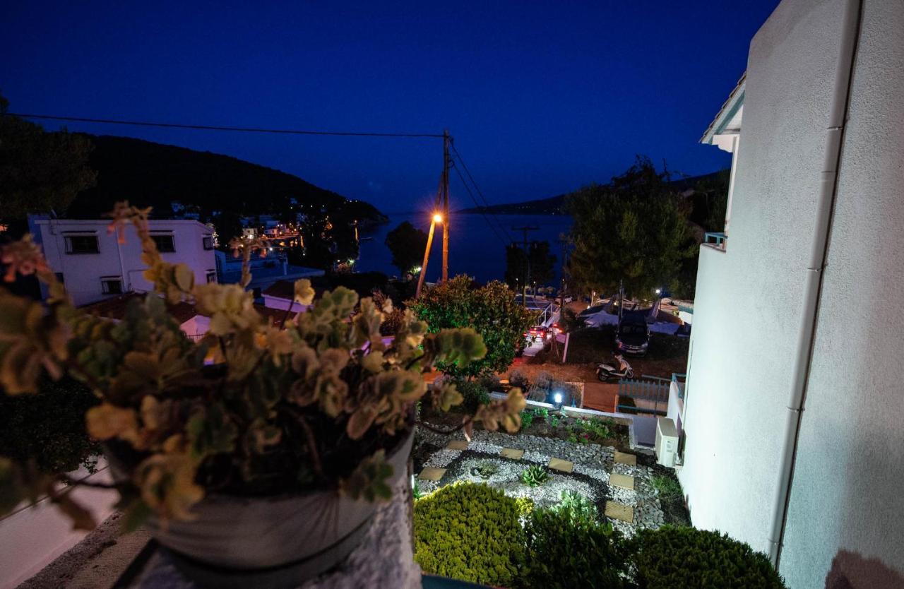 Theodora Rooms Poros Town Eksteriør bilde