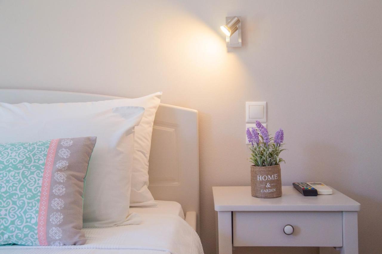 Theodora Rooms Poros Town Eksteriør bilde